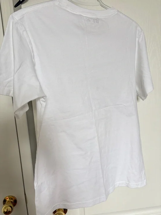 Uniqlo White Graphic Tee - Picture 3 of 3